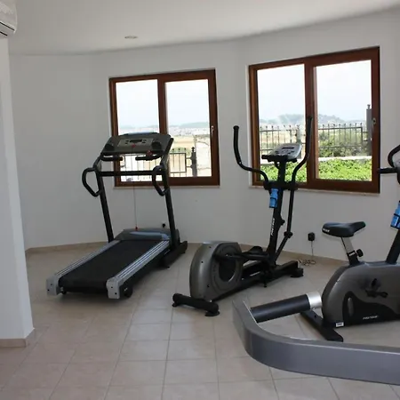 Stunning Private 2 Bed In Great Location And Gated Community シダ