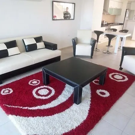 Stunning Private 2 Bed In Great Location And Gated Community シダ