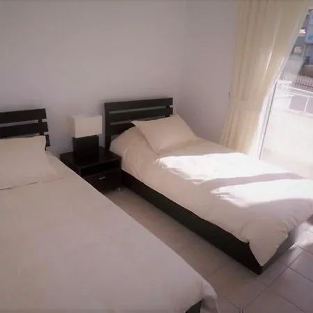 Vakantiehuis Stunning Private 2 Bed In Great Location And Gated Community Side