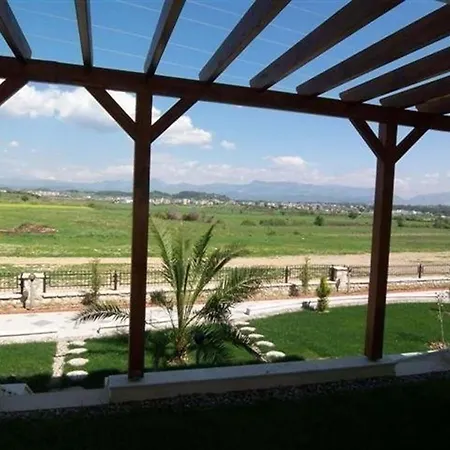 Stunning Private 2 Bed In Great Location And Gated Community Vakantiehuis Side