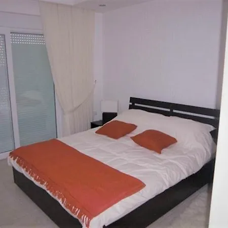 Vakantiehuis Stunning Private 2 Bed In Great Location And Gated Community Side